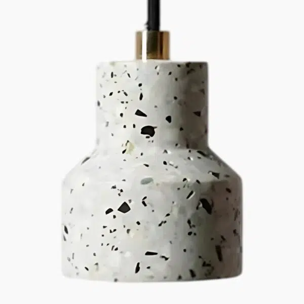 Suspension contemporaine en terrazzo aux lignes épurées