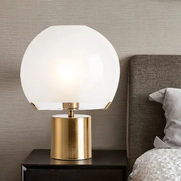 Alternative view of Globe en verre sur socle lumineux contemporain