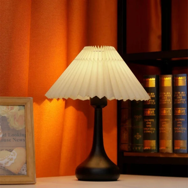 Alternative view of Lampe de bureau contemporaine à abat-jour texturé