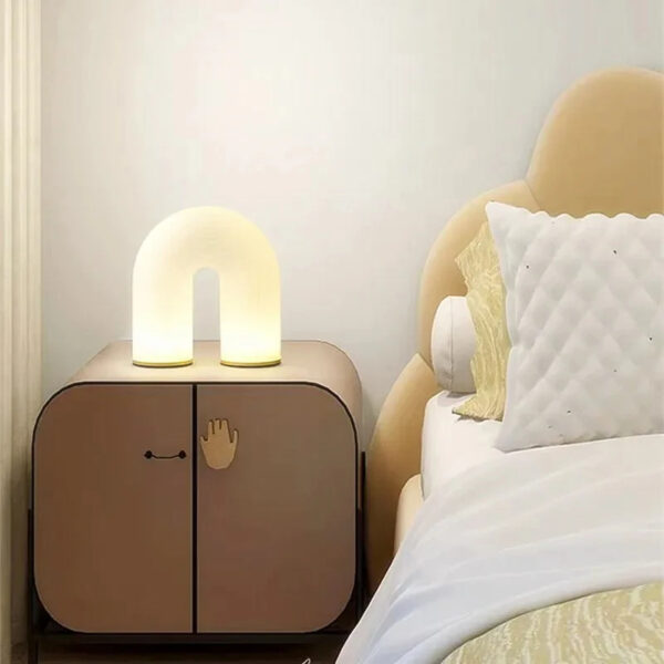 Alternative view of Lampe de chevet arquée design blanc pur