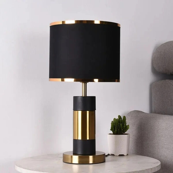 Alternative view of Lampe décorative sur pied avec finition métal précieux