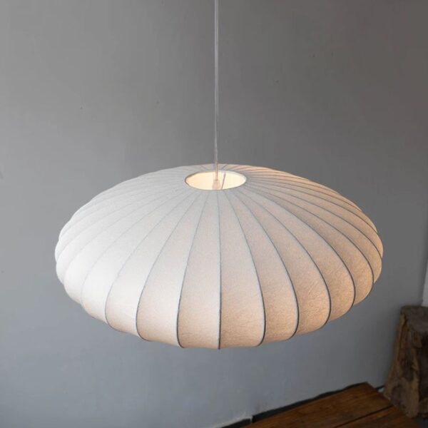 Alternative view of Suspension lumineuse en soie d'inspiration orientale