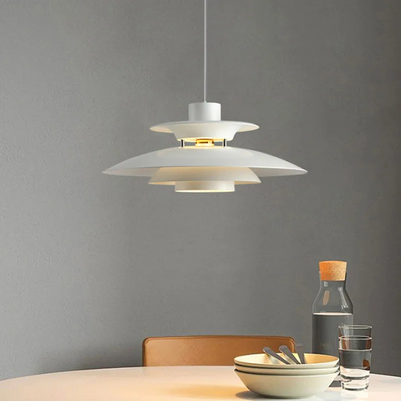 Suspension nordique asymétrique au design intemporel – Image 5