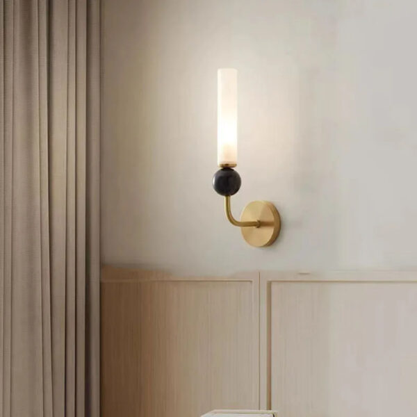 Alternative view of Applique murale LED marbre et finition or