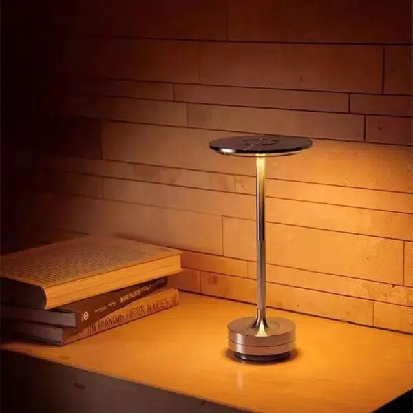 Alternative view of Lampe tactile au design rétro-moderne