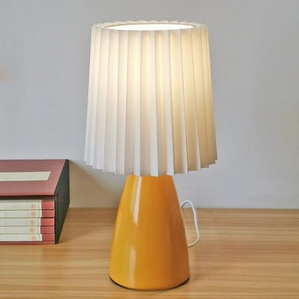 Alternative view of Lampe de chevet plissée au charme rétro