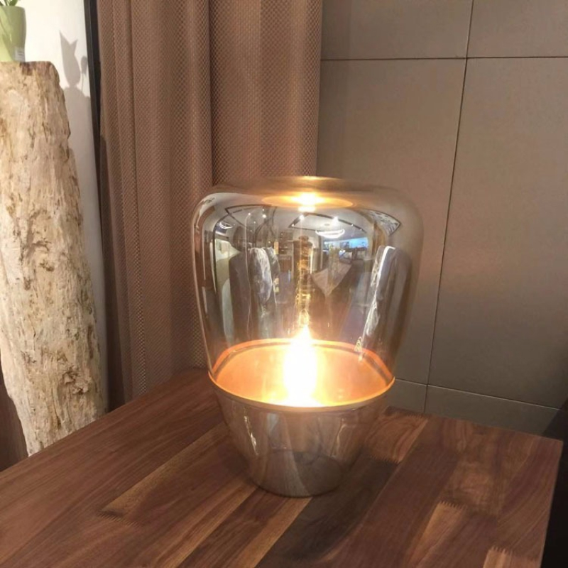 Lampe de table en verre et finition or – Image 5