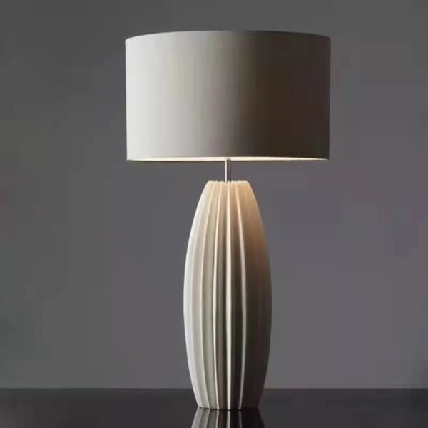 Lampe à poser élégante et ondulée en céramique