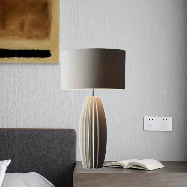 Lampe à poser élégante et ondulée en céramique