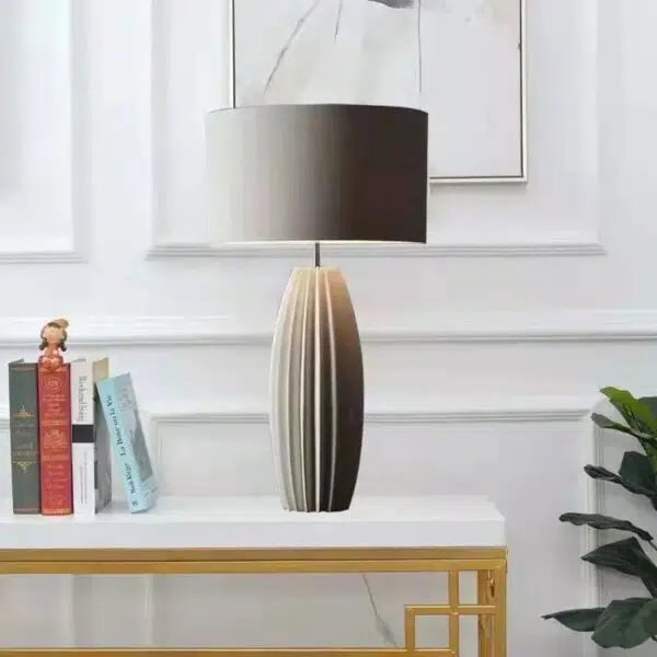 Lampe à poser élégante et ondulée en céramique