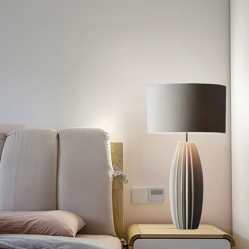 Lampe à poser élégante et ondulée en céramique