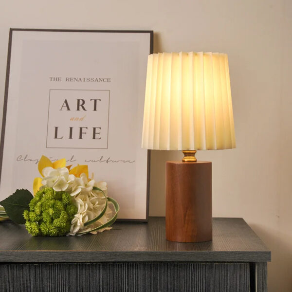 Lampe de bureau en bois avec abat-jour texturé