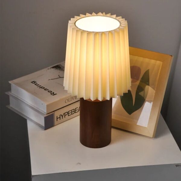Lampe de bureau en bois avec abat-jour texturé