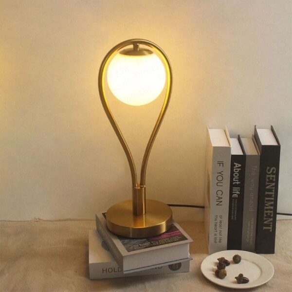 Lampe de bureau minimaliste au design ovale