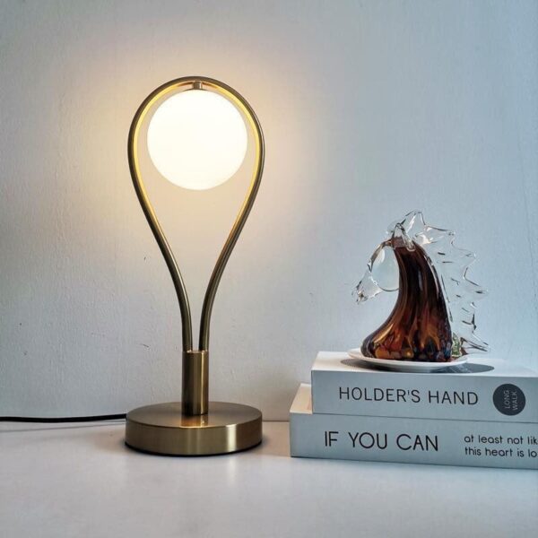Lampe de bureau minimaliste au design ovale