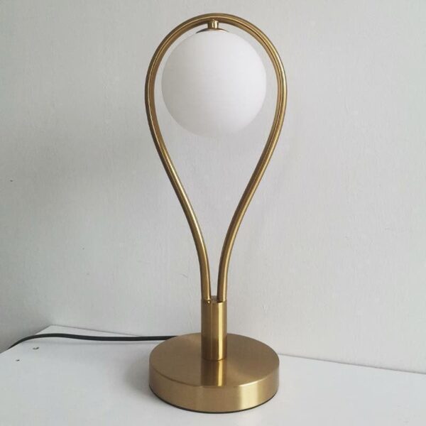 Lampe de bureau minimaliste au design ovale