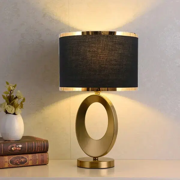 Lampe de chevet moderne avec base métallique