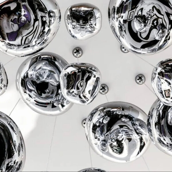 Suspension luminaire boule argentée originale et moderne