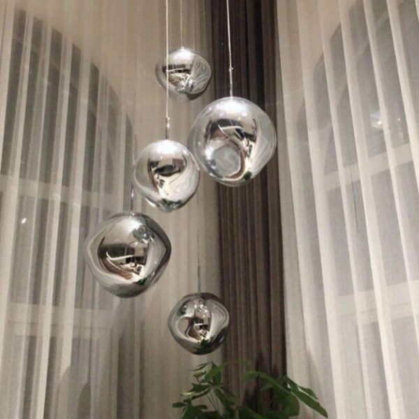 Suspension luminaire boule argentée originale et moderne