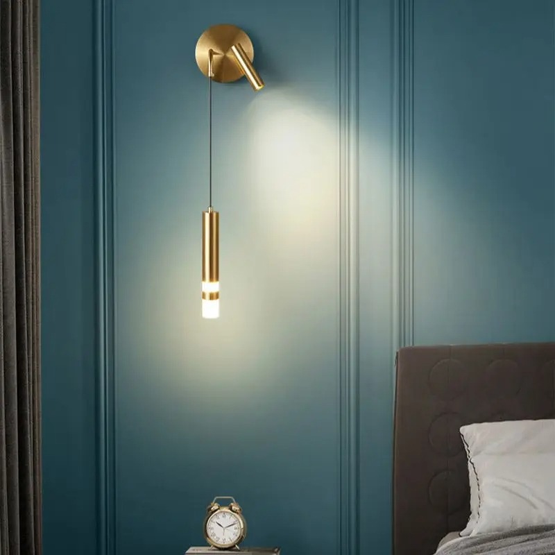 Applique murale orientable dorée minimaliste